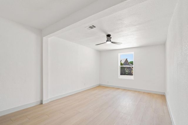 1554 W Thomas Avenue, Fresno, CA 93728