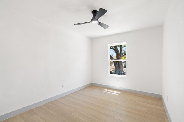 1554 W Thomas Avenue, Fresno, CA 93728