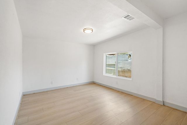 1554 W Thomas Avenue, Fresno, CA 93728