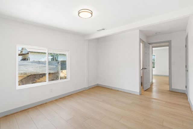 1554 W Thomas Avenue, Fresno, CA 93728