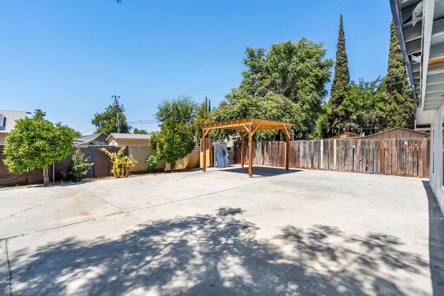 1554 W Thomas Avenue, Fresno, CA 93728