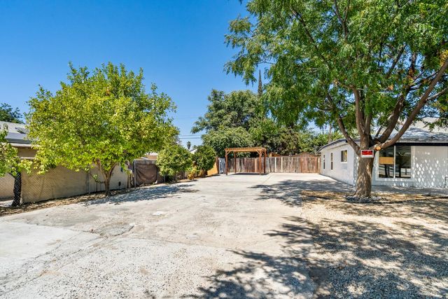 1554 W Thomas Avenue, Fresno, CA 93728