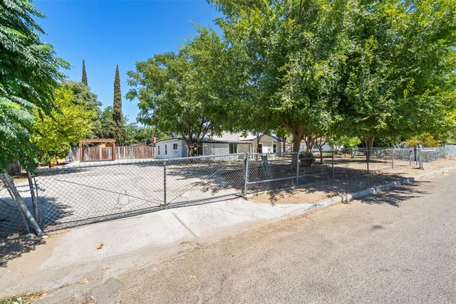 1554 W Thomas Avenue, Fresno, CA 93728