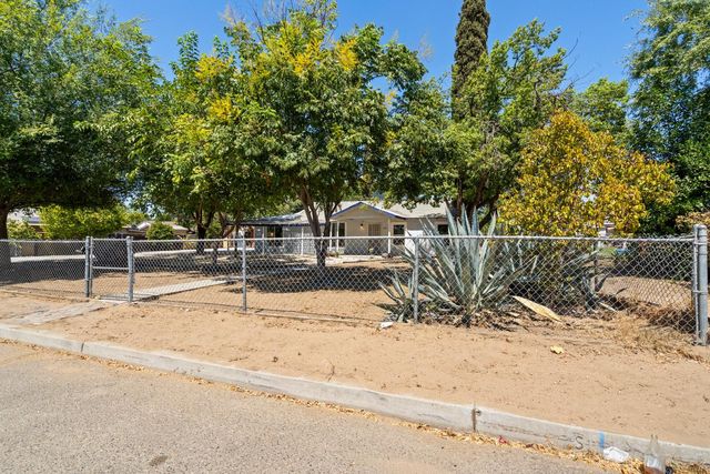 1554 W Thomas Avenue, Fresno, CA 93728