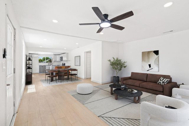 1554 W Thomas Avenue, Fresno, CA 93728