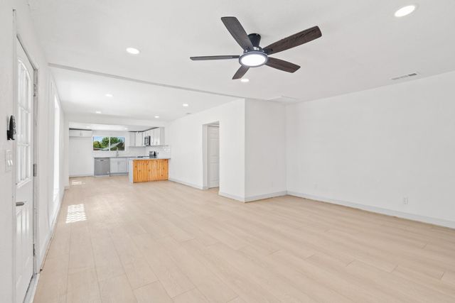 1554 W Thomas Avenue, Fresno, CA 93728