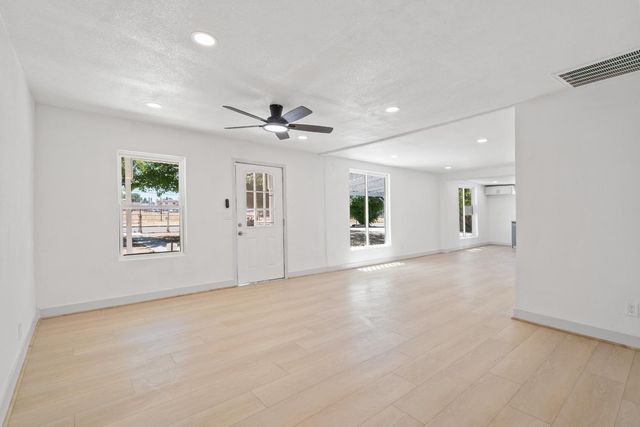 1554 W Thomas Avenue, Fresno, CA 93728