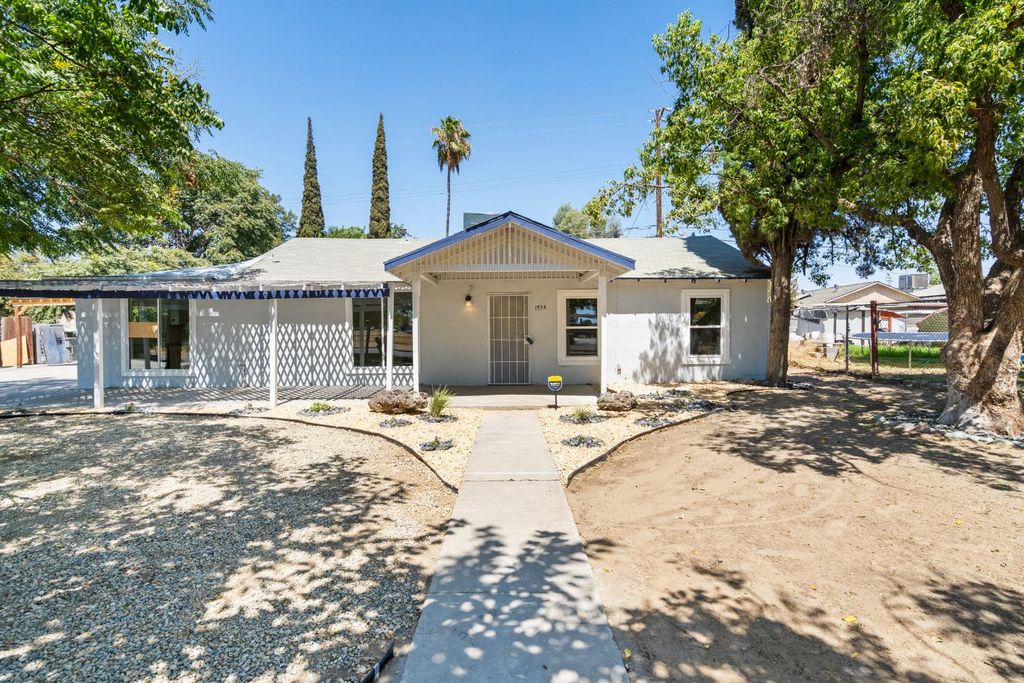1554 W Thomas Avenue, Fresno, CA 93728