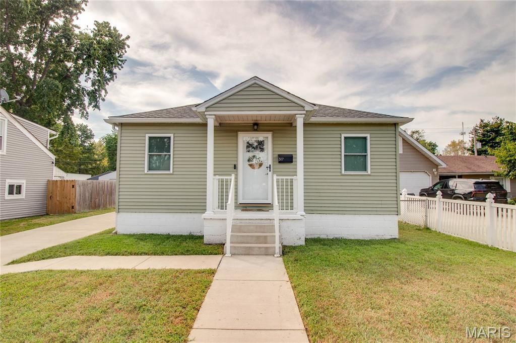 Image 1 of property listing at 317 Rohm Place, Roxana, IL 62084