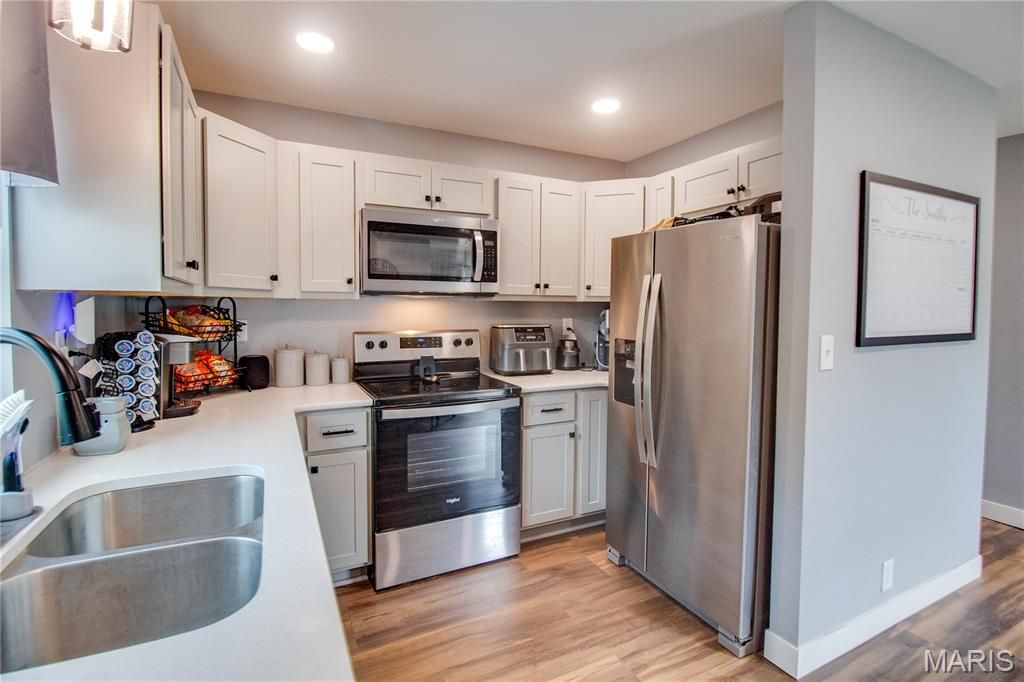 Image 11 of property listing at 317 Rohm Place, Roxana, IL 62084
