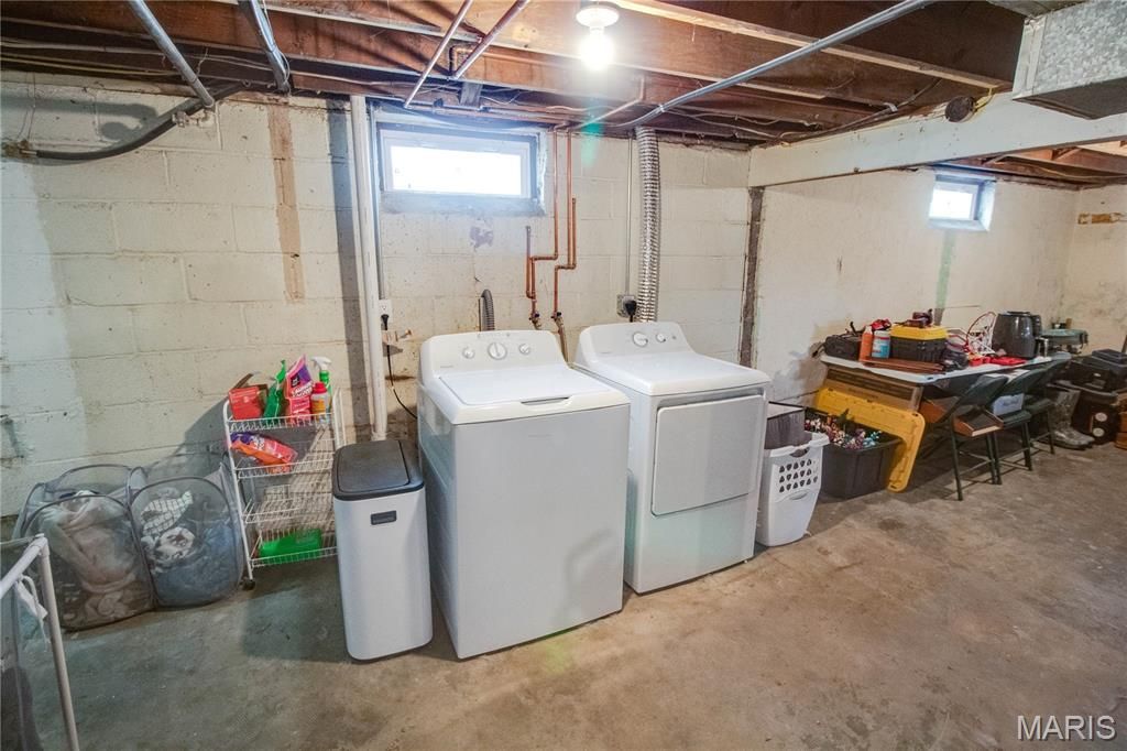 Image 18 of property listing at 317 Rohm Place, Roxana, IL 62084