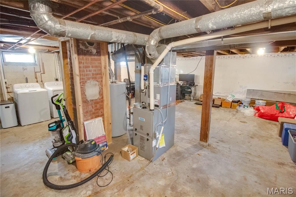 Image 19 of property listing at 317 Rohm Place, Roxana, IL 62084