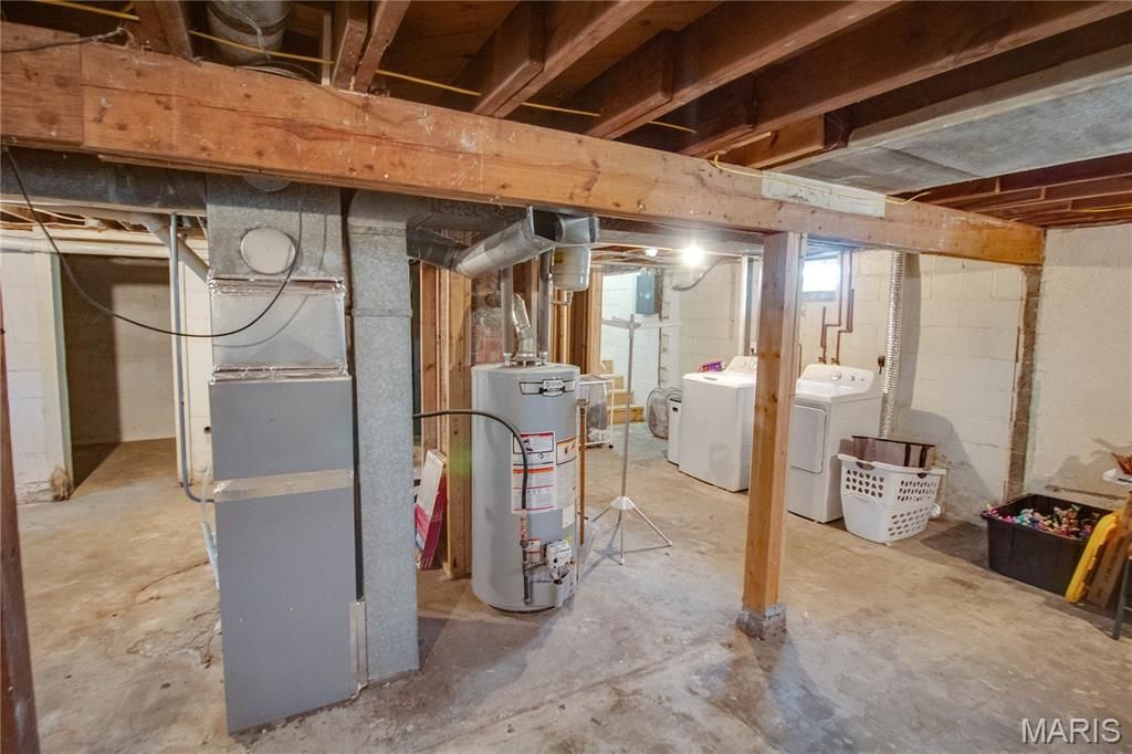 Image 20 of property listing at 317 Rohm Place, Roxana, IL 62084