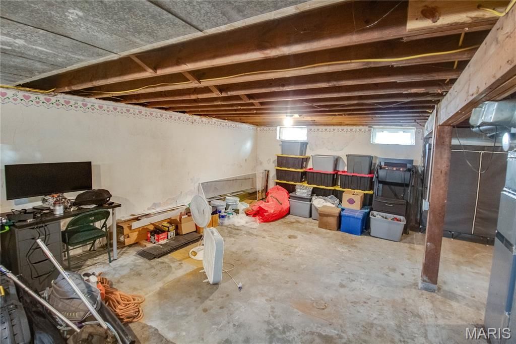 Image 21 of property listing at 317 Rohm Place, Roxana, IL 62084