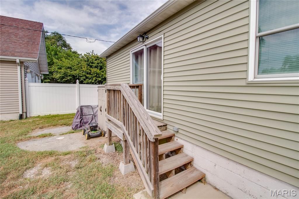 Image 26 of property listing at 317 Rohm Place, Roxana, IL 62084