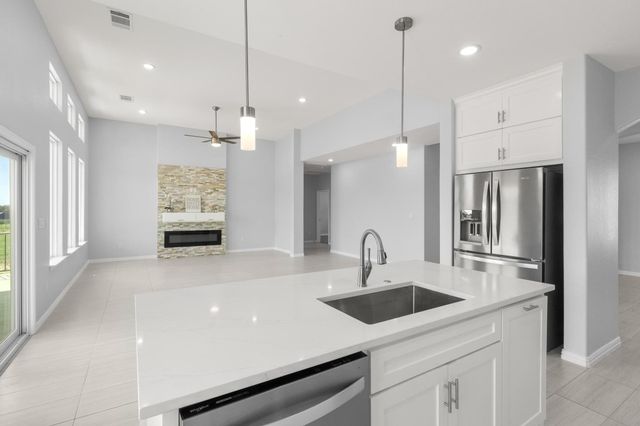 1136 Country Road 484 RD, Elgin, TX 78621