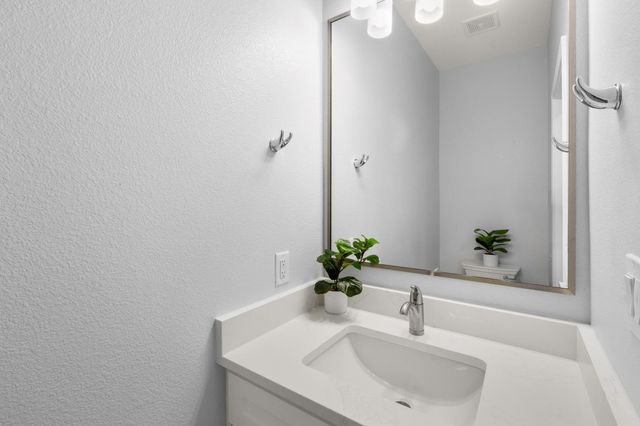 1136 Country Road 484 RD, Elgin, TX 78621