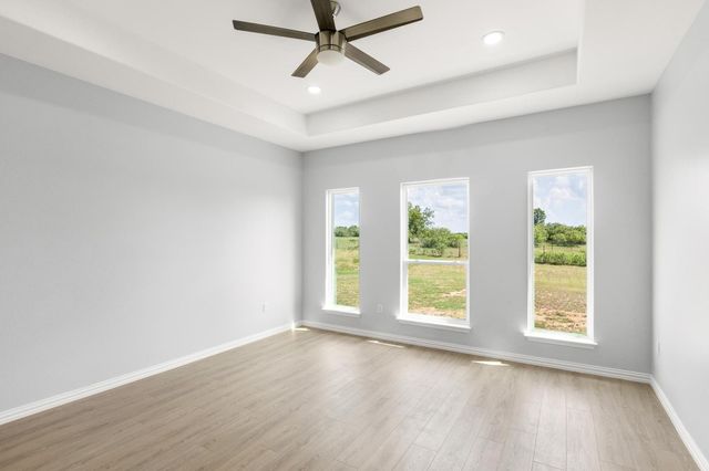 1136 Country Road 484 RD, Elgin, TX 78621