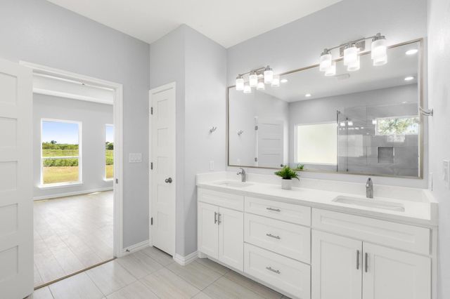 1136 Country Road 484 RD, Elgin, TX 78621