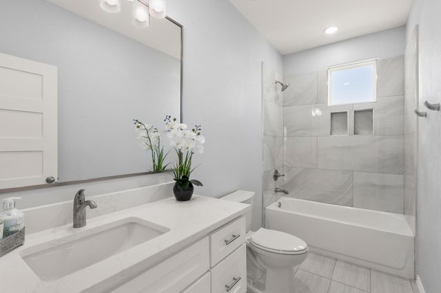 1136 Country Road 484 RD, Elgin, TX 78621