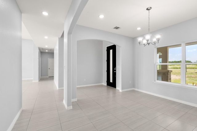 1136 Country Road 484 RD, Elgin, TX 78621