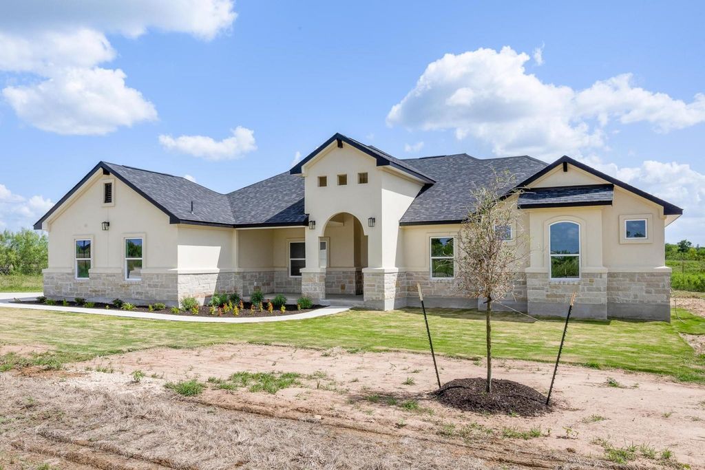 1136 Country Road 484 RD, Elgin, TX 78621