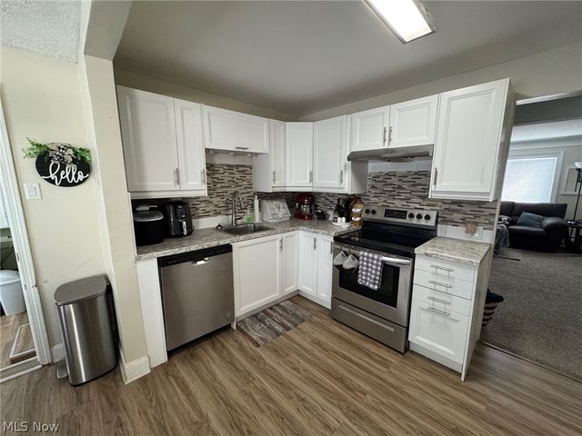 33661 Kenilworth Road, Eastlake, OH 44095