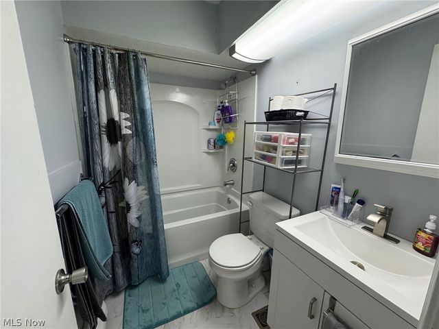 33661 Kenilworth Road, Eastlake, OH 44095