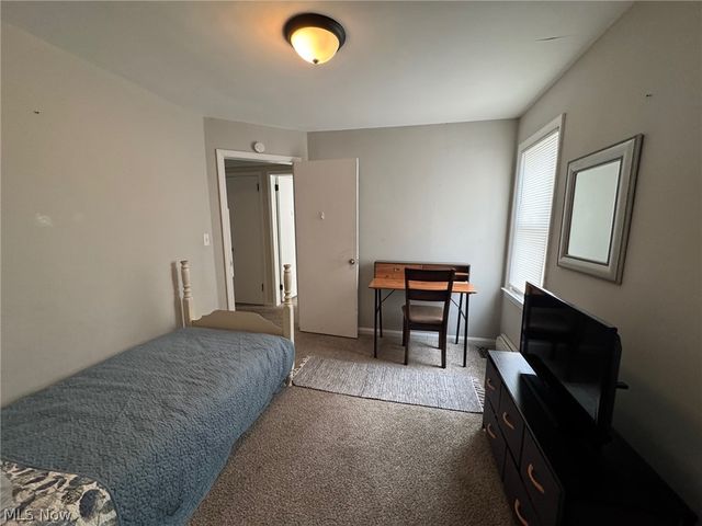 33661 Kenilworth Road, Eastlake, OH 44095