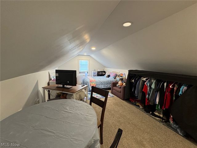 33661 Kenilworth Road, Eastlake, OH 44095