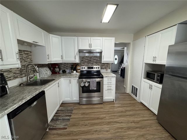 33661 Kenilworth Road, Eastlake, OH 44095