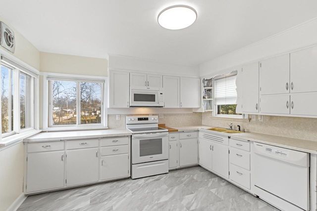 809 W Edgewater Street, Portage, WI 53901