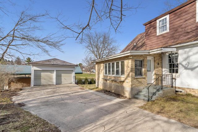 809 W Edgewater Street, Portage, WI 53901