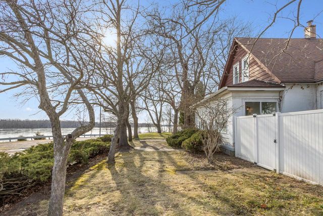 809 W Edgewater Street, Portage, WI 53901