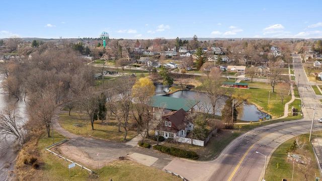 809 W Edgewater Street, Portage, WI 53901