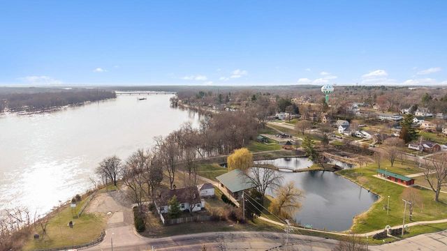 809 W Edgewater Street, Portage, WI 53901
