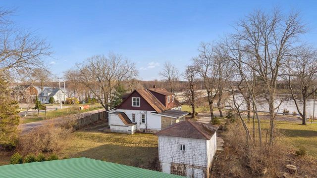 809 W Edgewater Street, Portage, WI 53901