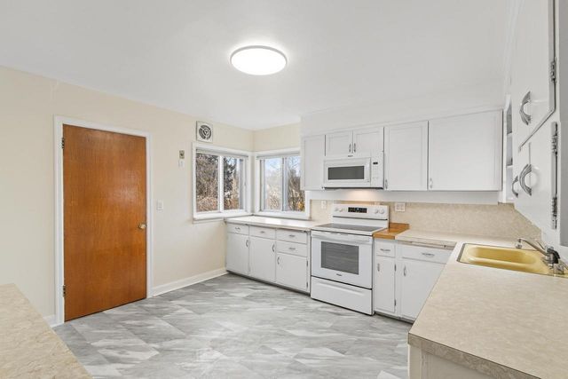 809 W Edgewater Street, Portage, WI 53901