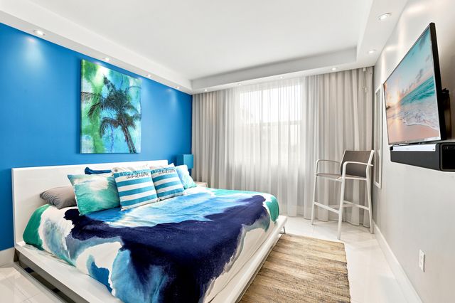 17100 N BAY Road 1401, Sunny Isles Beach, FL 33160