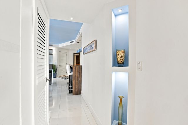 17100 N BAY Road 1401, Sunny Isles Beach, FL 33160