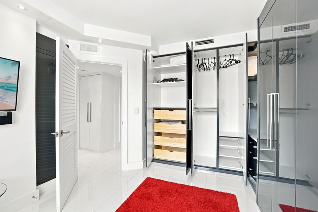 17100 N BAY Road 1401, Sunny Isles Beach, FL 33160