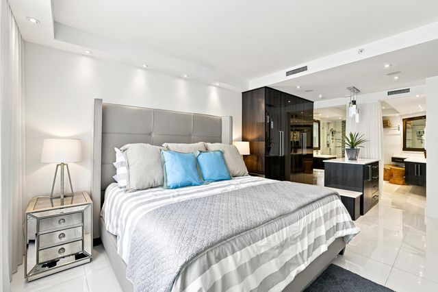 17100 N BAY Road 1401, Sunny Isles Beach, FL 33160