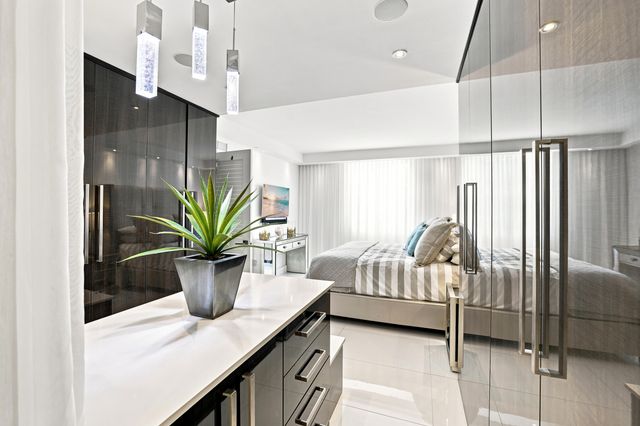 17100 N BAY Road 1401, Sunny Isles Beach, FL 33160