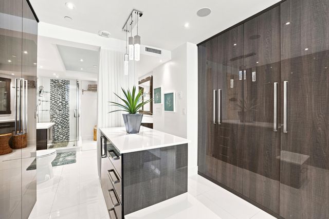 17100 N BAY Road 1401, Sunny Isles Beach, FL 33160