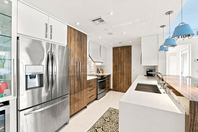 17100 N BAY Road 1401, Sunny Isles Beach, FL 33160