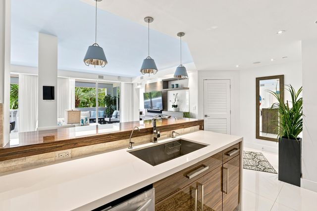 17100 N BAY Road 1401, Sunny Isles Beach, FL 33160