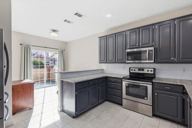 2094 Montclair Lane, Lewisville, TX 75067