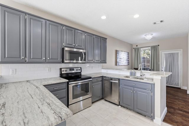 2094 Montclair Lane, Lewisville, TX 75067