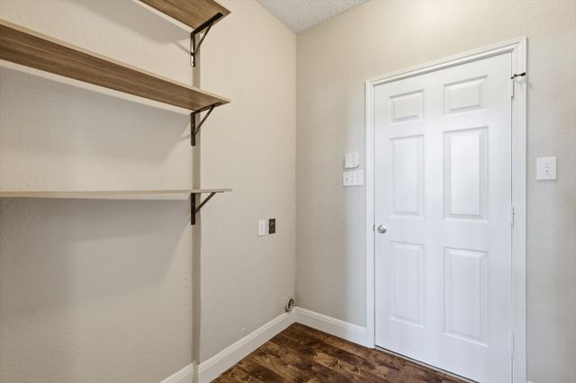 2094 Montclair Lane, Lewisville, TX 75067