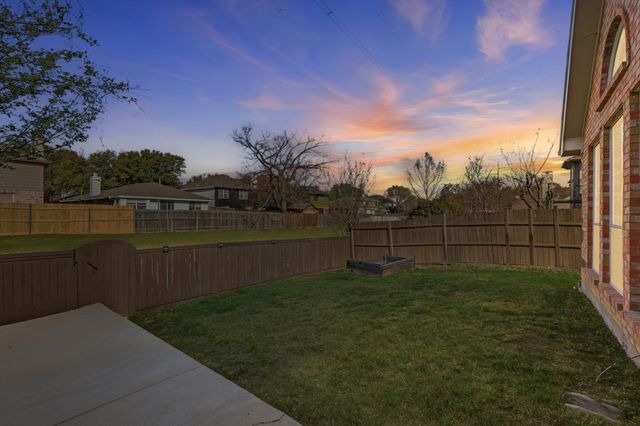 2094 Montclair Lane, Lewisville, TX 75067